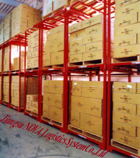 Легко штабелируемая паллетная коробка, используемая для складского хранения